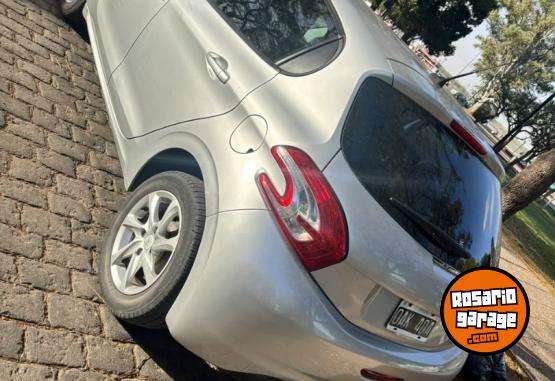 Autos - Peugeot 208 Allure Touch Screen 2014 Nafta 165000Km - En Venta