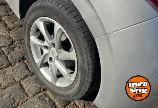 Autos - Peugeot 208 Allure Touch Screen 2014 Nafta 165000Km - En Venta