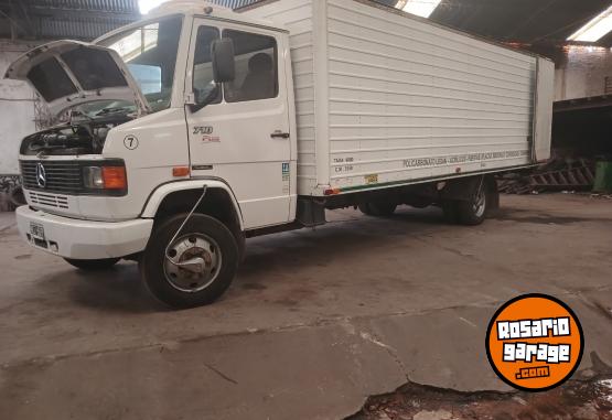 Camiones y Gr�as - MERCEDES BENZ 710 FURG�N A�O 2013 PERMUTO FINANCIACI�N DNI - En Venta