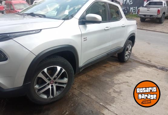 Camionetas - Fiat Toro 2016 Diesel 250000Km - En Venta