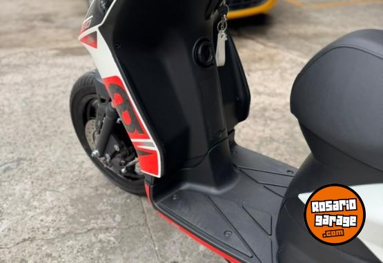 Motos - Aprilia SR 160 2024 Nafta 9000Km - En Venta