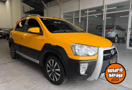 Autos - Toyota ETIOS CROSS 1.5 MT 2014 Nafta 74000Km - En Venta