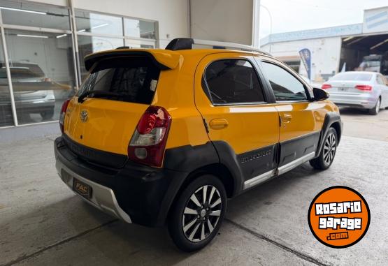 Autos - Toyota ETIOS CROSS 1.5 MT 2014 Nafta 74000Km - En Venta