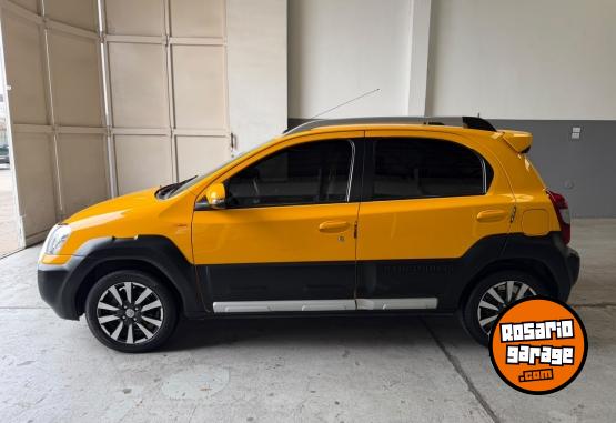 Autos - Toyota ETIOS CROSS 1.5 MT 2014 Nafta 74000Km - En Venta
