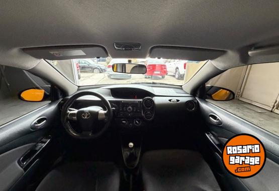 Autos - Toyota ETIOS CROSS 1.5 MT 2014 Nafta 74000Km - En Venta