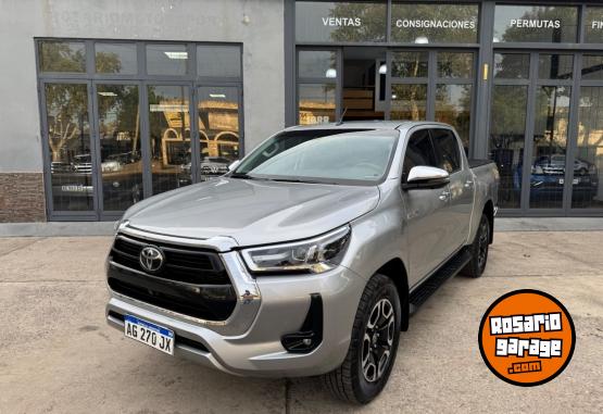 Camionetas - Toyota Hilux SRX 2023 Diesel 80000Km - En Venta