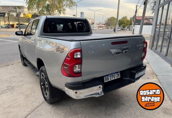 Camionetas - Toyota Hilux SRX 2023 Diesel 80000Km - En Venta