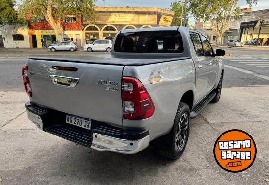 Camionetas - Toyota Hilux SRX 2023 Diesel 80000Km - En Venta