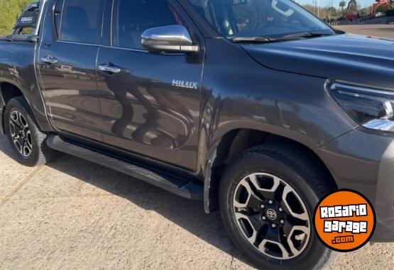 Camionetas - Toyota Hilux SRX 2022 Diesel 90000Km - En Venta