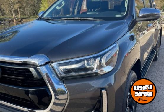 Camionetas - Toyota Hilux SRX 2022 Diesel 90000Km - En Venta