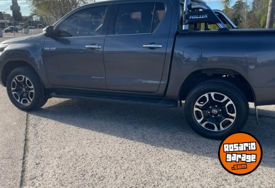 Camionetas - Toyota Hilux SRX 2022 Diesel 90000Km - En Venta