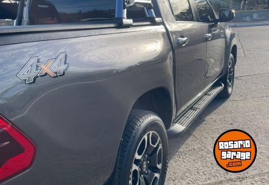 Camionetas - Toyota Hilux SRX 2022 Diesel 90000Km - En Venta