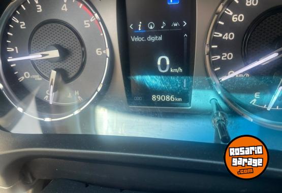 Camionetas - Toyota Hilux SRX 2022 Diesel 90000Km - En Venta