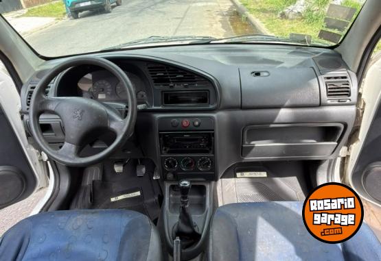 Utilitarios - Peugeot Partner Furgon 1,9 2006 Diesel 360000Km - En Venta