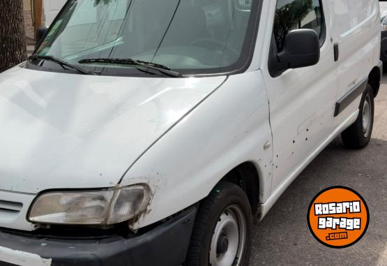 Utilitarios - Peugeot Partner Furgon 1,9 2006 Diesel 360000Km - En Venta
