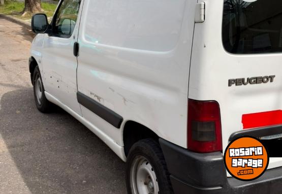 Utilitarios - Peugeot Partner Furgon 1,9 2006 Diesel 360000Km - En Venta