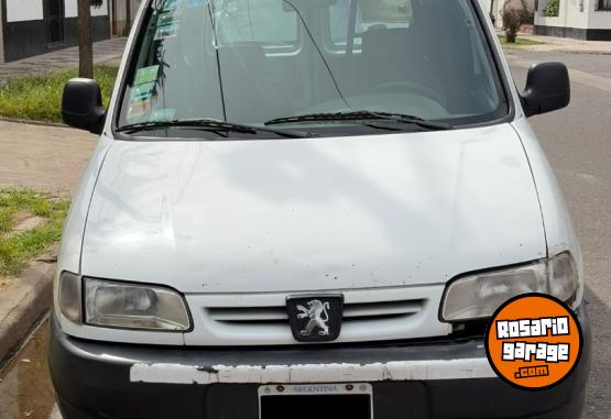 Utilitarios - Peugeot Partner Furgon 1,9 2006 Diesel 360000Km - En Venta