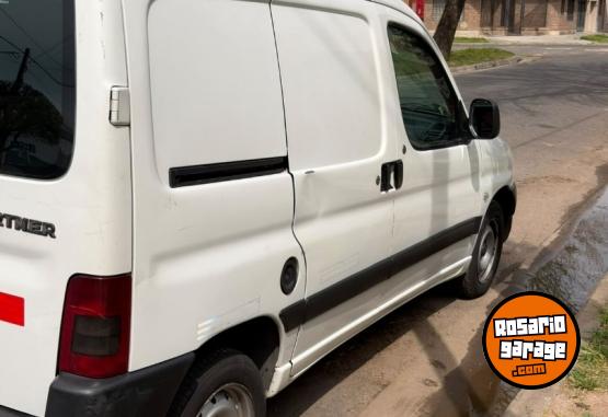Utilitarios - Peugeot Partner Furgon 1,9 2006 Diesel 360000Km - En Venta