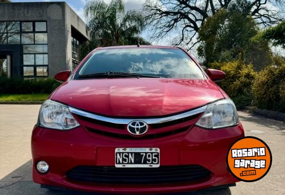 Autos - Toyota Etios 2014 Nafta 123000Km - En Venta