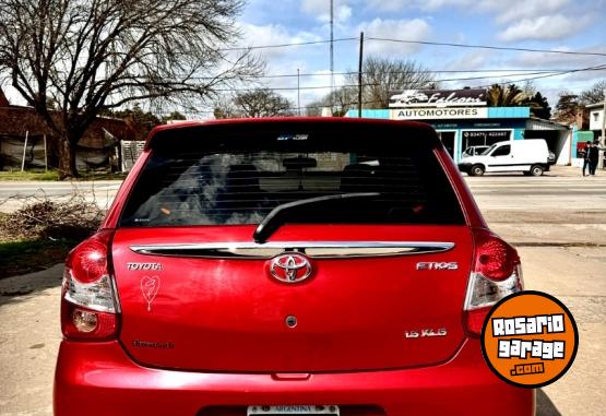 Autos - Toyota Etios 2014 Nafta 123000Km - En Venta