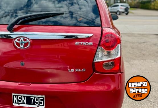 Autos - Toyota Etios 2014 Nafta 123000Km - En Venta