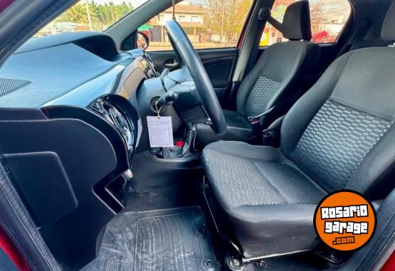 Autos - Toyota Etios 2014 Nafta 123000Km - En Venta