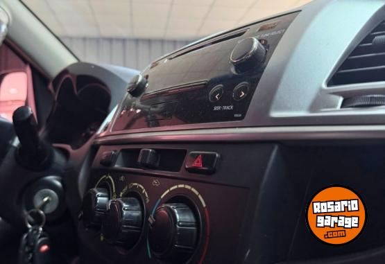 Camionetas - Toyota Hilux DX 2013 Diesel 120000Km - En Venta