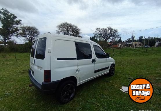 Utilitarios - Peugeot Partner 2008 Diesel 240000Km - En Venta