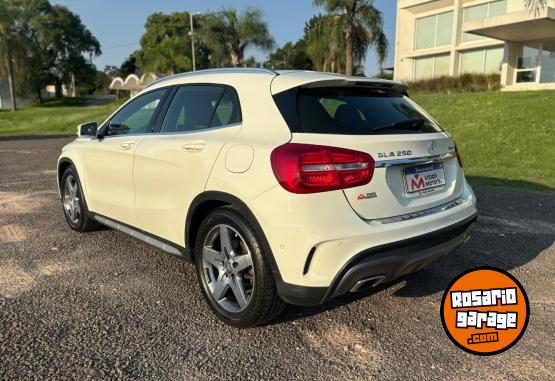 Autos - Mercedes Benz gla 250 2017 Nafta 85000Km - En Venta