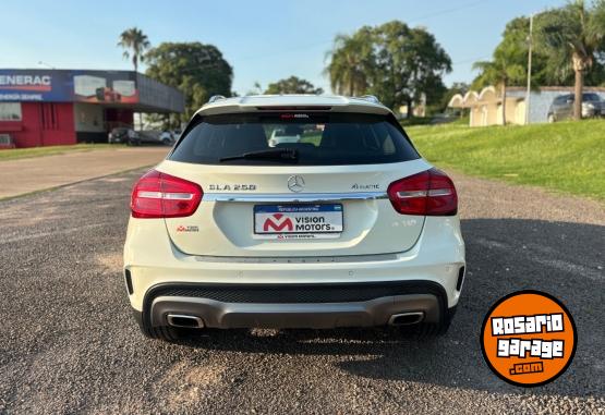 Autos - Mercedes Benz gla 250 2017 Nafta 85000Km - En Venta