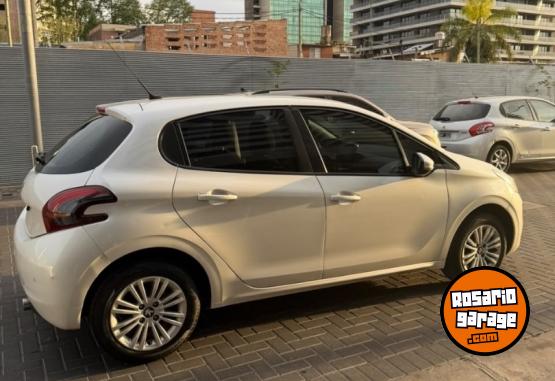 Autos - Peugeot 208 allure 2018 Nafta 106000Km - En Venta