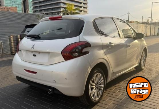 Autos - Peugeot 208 allure 2018 Nafta 106000Km - En Venta