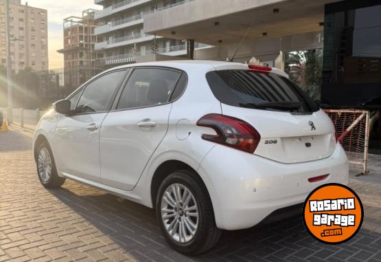 Autos - Peugeot 208 allure 2018 Nafta 106000Km - En Venta
