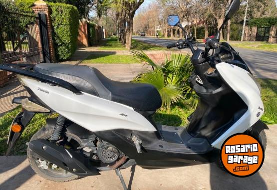 Motos - Zanella Scooter 2023 Nafta 120000Km - En Venta