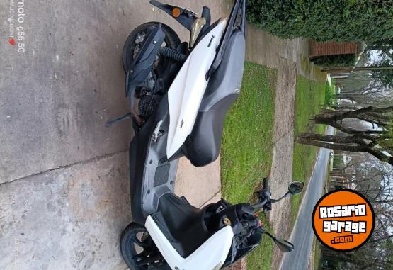 Motos - Zanella Scooter 2023 Nafta 120000Km - En Venta