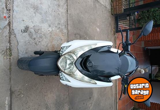 Motos - Zanella Scooter 2023 Nafta 120000Km - En Venta