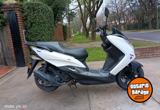 Motos - Zanella Scooter 2023 Nafta 120000Km - En Venta