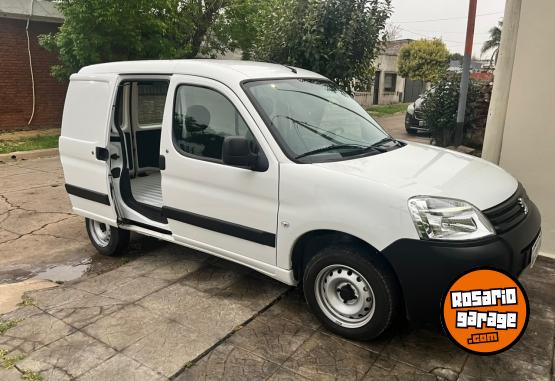Utilitarios - Peugeot partner 2025 Diesel 16900Km - En Venta
