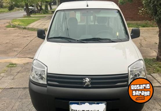 Utilitarios - Peugeot partner 2025 Diesel 16900Km - En Venta