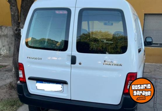 Utilitarios - Peugeot partner 2025 Diesel 16900Km - En Venta