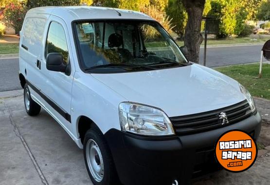 Utilitarios - Peugeot partner 2025 Diesel 16900Km - En Venta