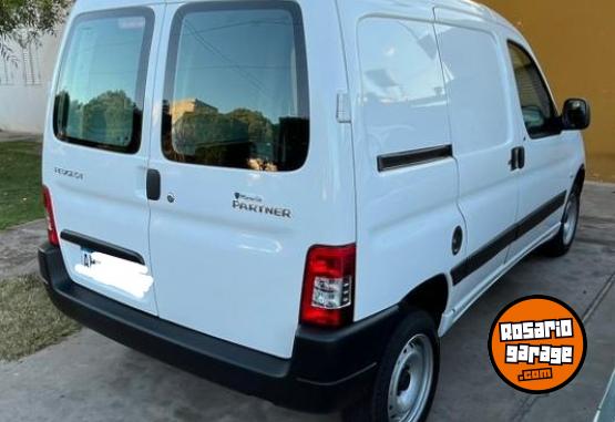 Utilitarios - Peugeot partner 2025 Diesel 16900Km - En Venta