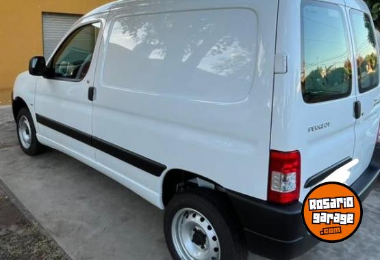 Utilitarios - Peugeot partner 2025 Diesel 16900Km - En Venta