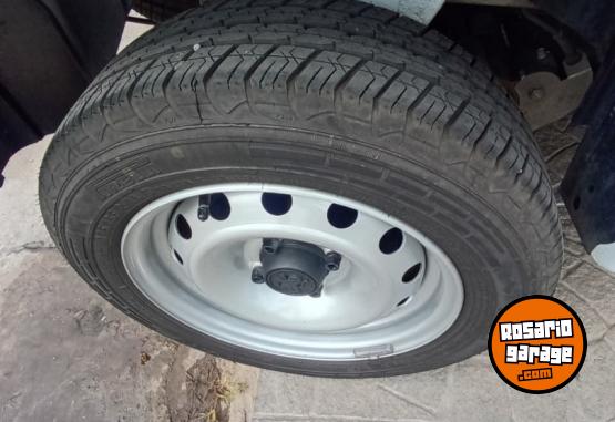 Utilitarios - Peugeot partner 2025 Diesel 16900Km - En Venta