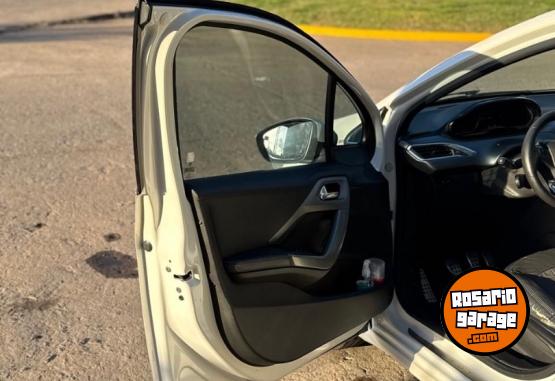 Autos - Peugeot 208 feline pack cuir 2013 Nafta 137000Km - En Venta