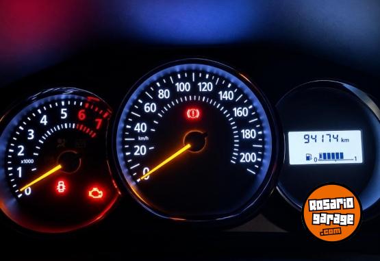 Autos - Renault logan 2018 Nafta 94000Km - En Venta