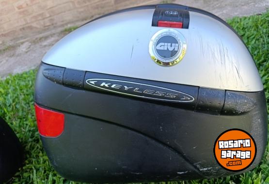 Accesorios para Motos - Baúles laterales Givi Keyless - En Venta