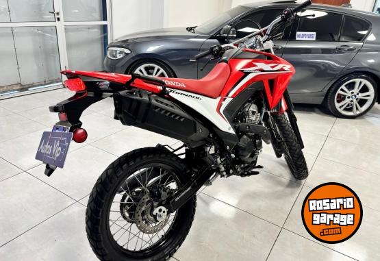 Motos - Honda TORNADO XR 300 2024 Nafta 7300Km - En Venta