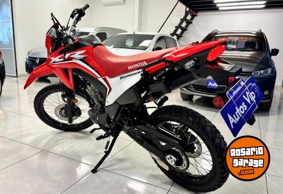 Motos - Honda TORNADO XR 300 2024 Nafta 7300Km - En Venta