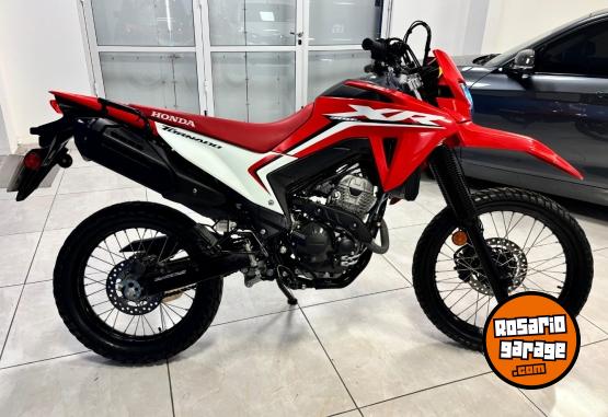 Motos - Honda TORNADO XR 300 2024 Nafta 7300Km - En Venta